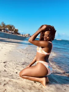 FitEbonyPrincess 🌴☀️🏝️ Island Life 🌊🐚💋 Pic 4
