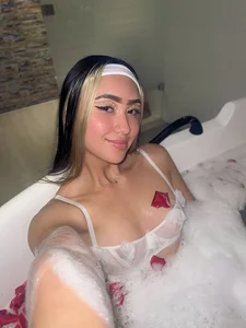 liaa_18 The warm water of jacuzzi gently caresses my skin Pic 8