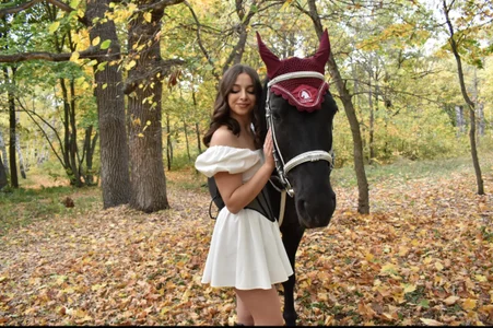 FlirtySpark Horseback riding Pic 2