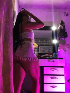 charlotte_brawn a dark-haired Latina🤎💅 Pic 5