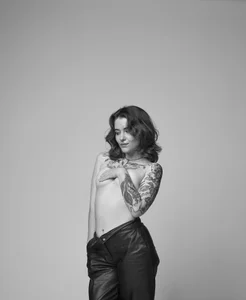 risha_laas black and white Pic 3