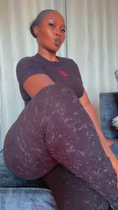 HugemassivebootieのBig assの枚の写真