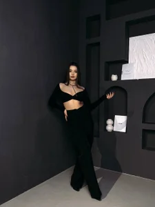 Jessy_Johns Public - {count, plural, one {תמונה אחת} two {שתי תמונות} many {# תמונות} other {# תמונות}}