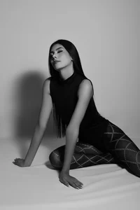 NiaSalvatore Black and white. Pic 3