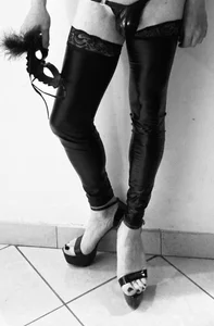 Nina-Holly Public Immagine  2