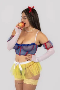 AtheneaRossi kullanıcısının Snow White albümü -  6 fotoğraf