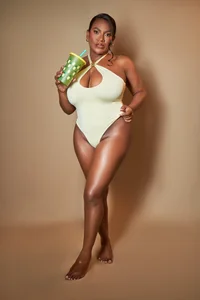 AnnieLeigt Soft Curves in a Jumpsuit 🔥 Pic 2