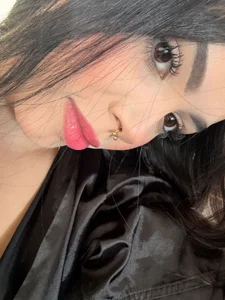 kate_morgann a pretty face and some kisses for you Foto 3