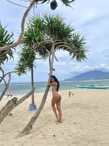 scarlet_smith7 Scarlet loves beaches Gambar 3