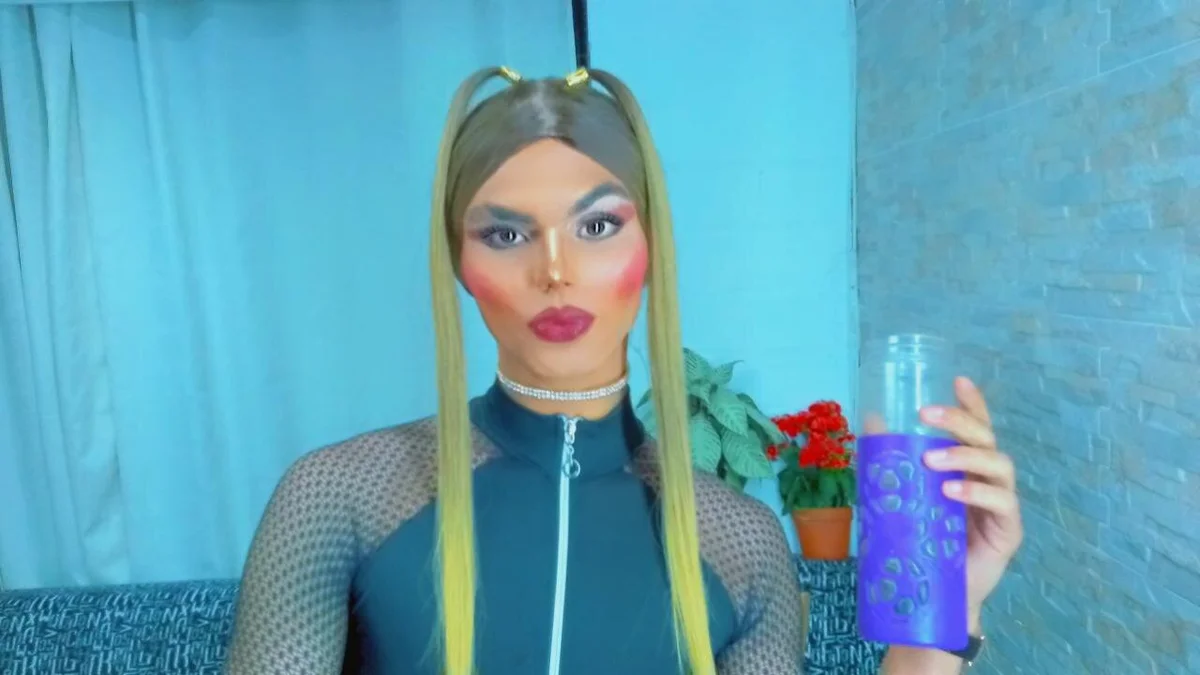 Трендове зображення  335 Sofia-hot_