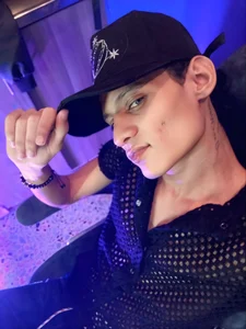 🥵 de Impere_boys_hot  5 Imagens