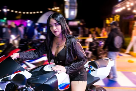 Val_viixen🔥 I ride fast… and tease even faster. Bild 3