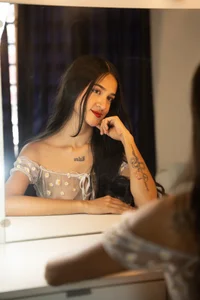 sara_stonems More in the mirror Pic 7