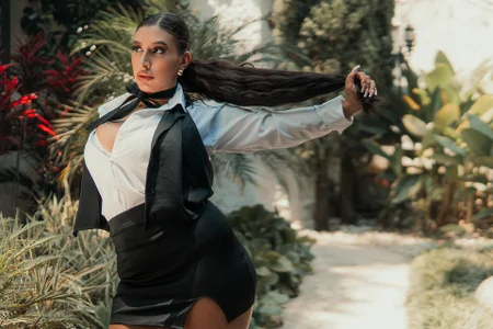 LeahLombardi_ Ur beautiful boss is here Pic 4