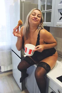 Liana_MilfHot you can will be my chicken Pic 2