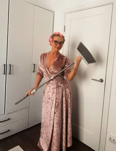 Mari69Juana HOUSEWIFE  8টি ছবি