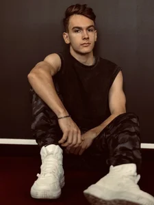 BradyFlint Public รูป  5