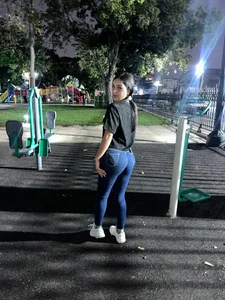 Camila_Castro- Public  2টি ছবি