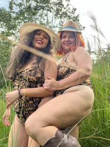 granny and young girl naughty in the field de _samara  9 Imagens