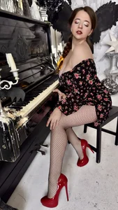 ElizabethBronks Will we play a romance about love? Foto