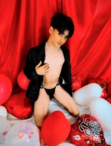 spicy_adonhis With this flow, who needs chocolates? 😉💖 รูป  2