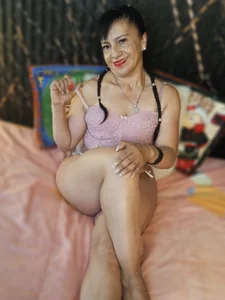 clara_heat Confidence looks better with a smile 😉 Pic 2