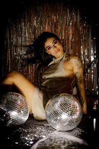 Foxy_Assh_ ✨ Each flash captures a secret, every shadow whisper desire Foto