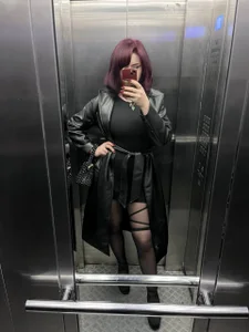 Chriss_Fox: photo in the elevator ( 8 фото)