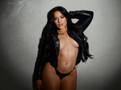 MaddyParisi 🖤🖤 Pic