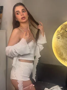 LauraHansil Beautiful set for streaming?🥰😉 Immagine 