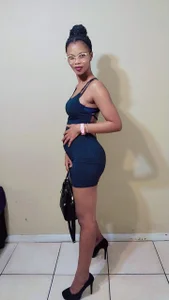 BadGirlMona: Public ( 3 фото)