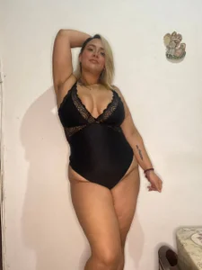 keirabbw: Love the black color ( 2 фото)