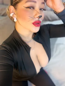 Soft Kitty… Naughty Eyes de IndieMiller  4 Imagens