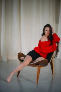 May_Bloom Does red suit my face? Pic