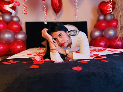 Sub_Scarlett 🌷 A tender look... a secret intention 💘 Bilde