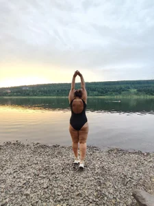 EmilyMali body Pic 2