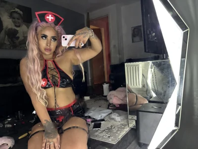 N A U G H T Y 💦 de zara_bellexx  4 photos