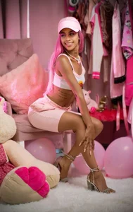 KendalStallyon Pinky Pic 2