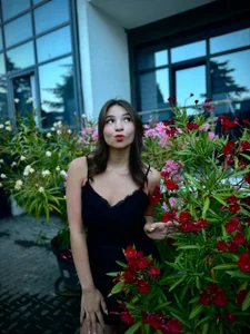 Beg_me_now Have you looked? Now think about what lies behind what the prince sees. Pic 2