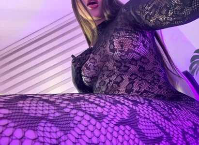 Valerie_liu Welcome July Pic