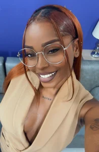 ShantalGomesのDo you need a sexy secretary 🤓 ?の 8枚の写真