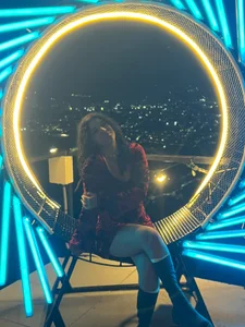 Iris_Ross_ hello Pic