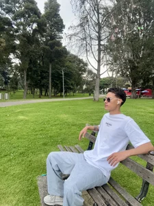 TavoHot_ DAY CHILL IN PARK Pic