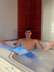 taylor_morgann Welcome to my Jacuzzi Pic 3