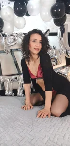 AriannaRussell_ happy birthday arianna ❤️🖤❤️ Immagine  8