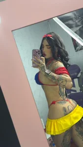 BunnyLola2 come and eat the apple 🍏 Hình