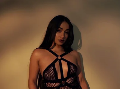 abigail_adamss 🖤🔥 Hình 2