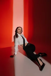 ArinaKubrickのhot energy absorbs the viewersの 4枚の写真