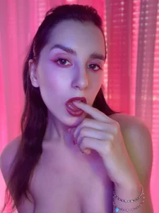 Ariana_Petite Public Foto 5