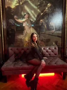 ScarletColesX Night time at museum 🥰 Pic